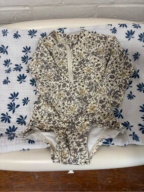 Rylee and cru rashguard, Long-Sleeve Floral One-Piece Swimsuit in Cream and Gray